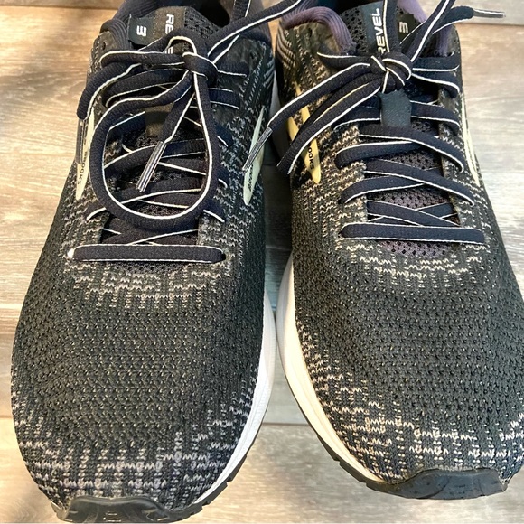 Brooks Running Shoes Revel 3 Black BioMoGo DNA Lace-up Woman like New - Picture 11 of 11